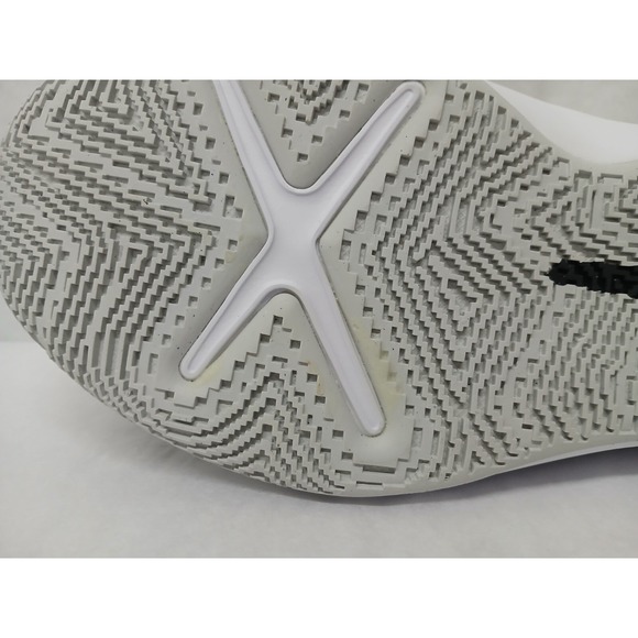 Nike‎ Kids Team Hustle D 10 Basketball Shoes CW6735-002 Black Gold Sz 5.5 - Picture 10 of 11